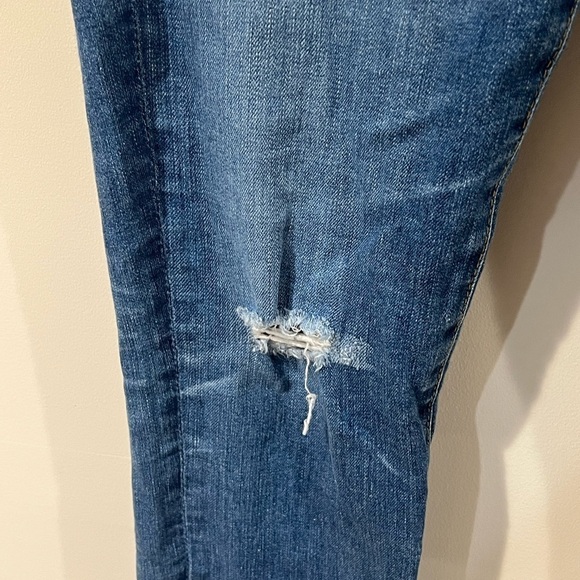 Women’s US 27R AG Medium Wash Distressed The STILT Cigarette Leg Jeans EUC - Picture 7 of 16